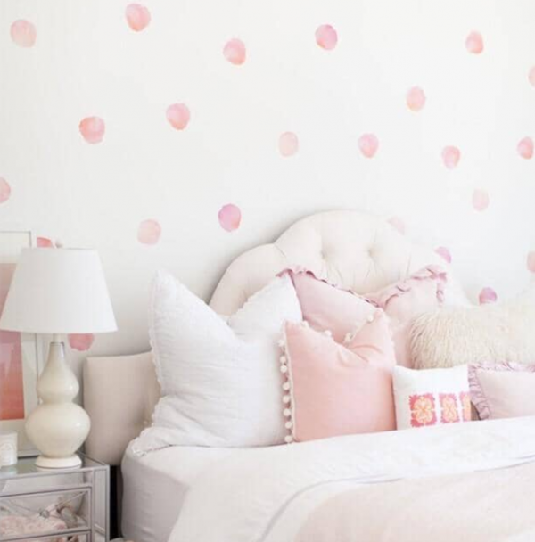 Pola dinding berbentuk polkadot berwarna soft